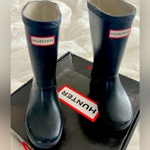 Unisex Hunter toddler  rain boots. Gentle wear
